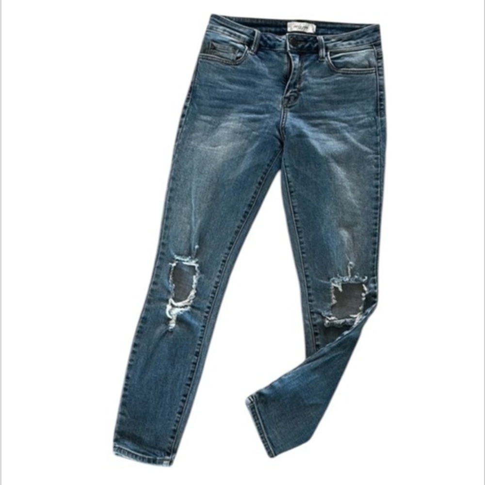 Carly Jean size 3 busted knee skinny jeans